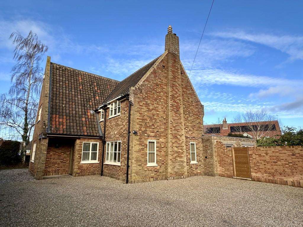 Cromer Road, Holt, Norfolk 3 bed detached house to rent £2,250 pcm (£