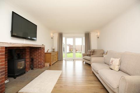 6 Outwoods Close, Atherstone, CV9 2NU