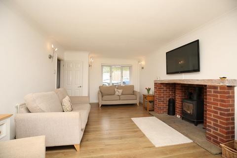6 Outwoods Close, Atherstone, CV9 2NU