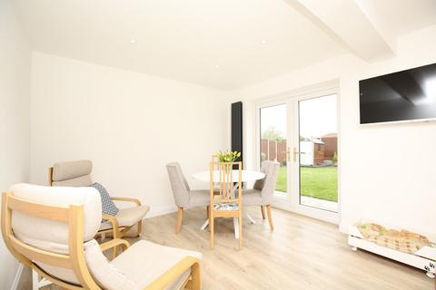 6 Outwoods Close, Atherstone, CV9 2NU