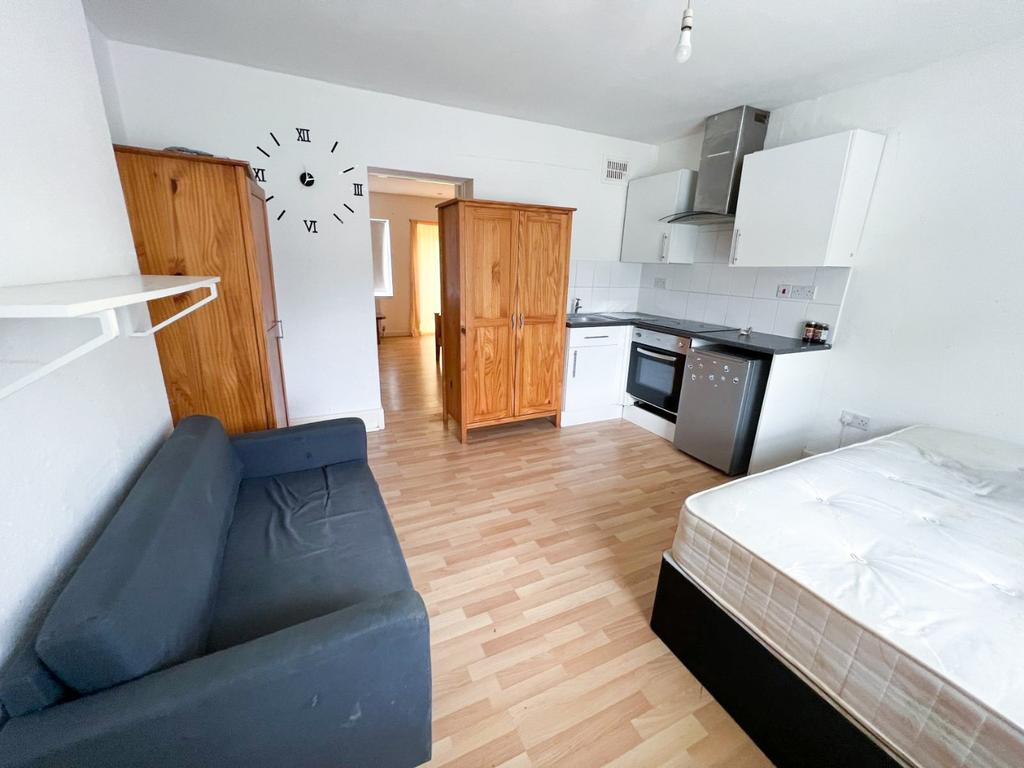 285 Harborne Lane, Harborne, B17 0NT Studio £725 pcm (£167 pw)