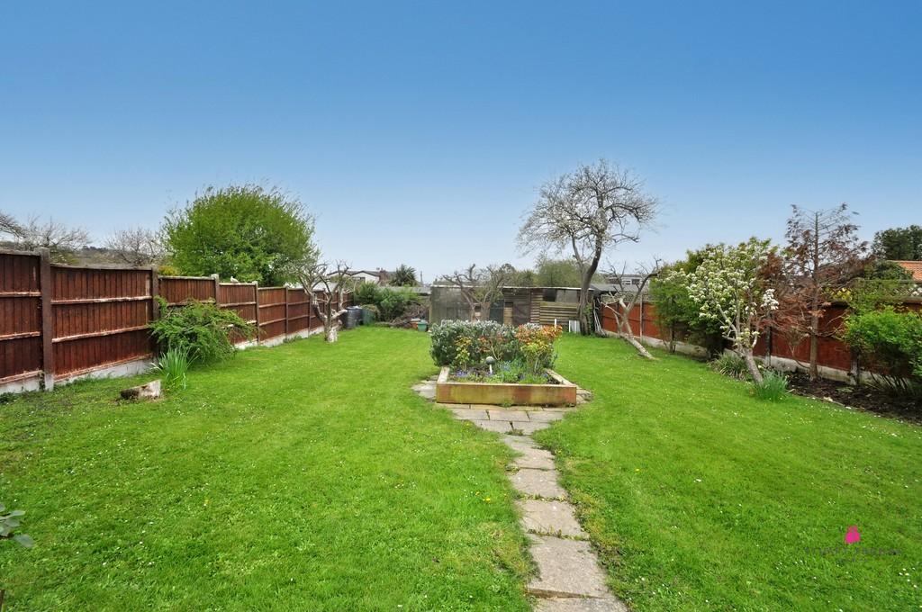 Oakfield Road, Benfleet 5 bed detached house for sale £548,500