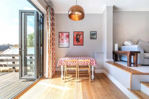 2 bedroom flat to rent, Alma Road, London