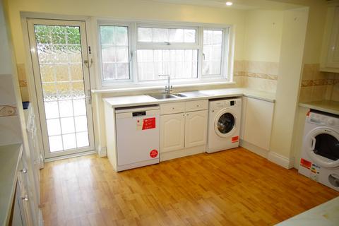6 Mountsfield Close, Staines, TW19 6AP