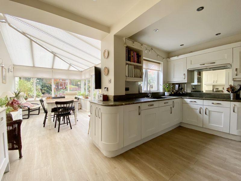 Clarence Road, Four Oaks, Sutton Coldfield, B74 4AE 4 bed semidetached