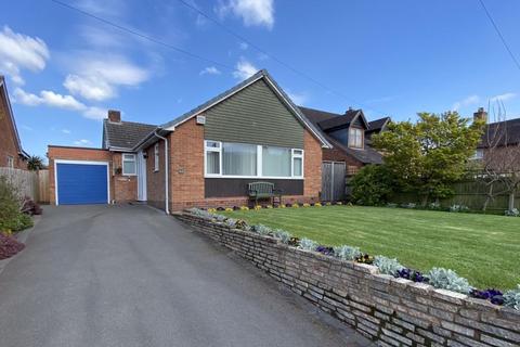 2 bedroom detached bungalow for sale - Hill Village Road, Four Oaks, Sutton Coldfield, B75 5BE