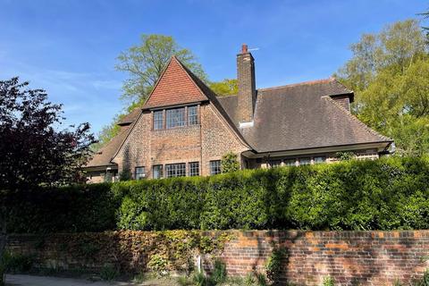 4 Willifield Way, London, NW11 7XT