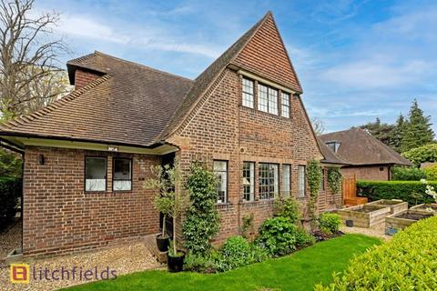4 Willifield Way, London, NW11 7XT