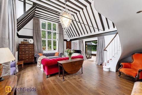 4 Willifield Way, London, NW11 7XT