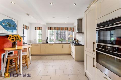 4 Willifield Way, London, NW11 7XT