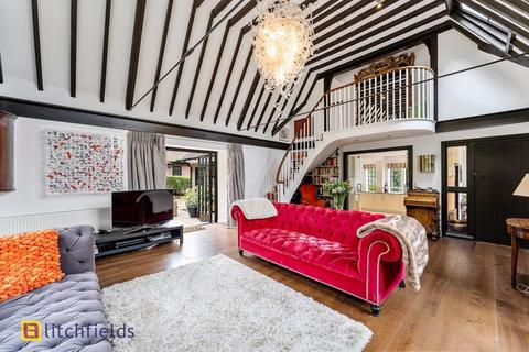 4 Willifield Way, London, NW11 7XT