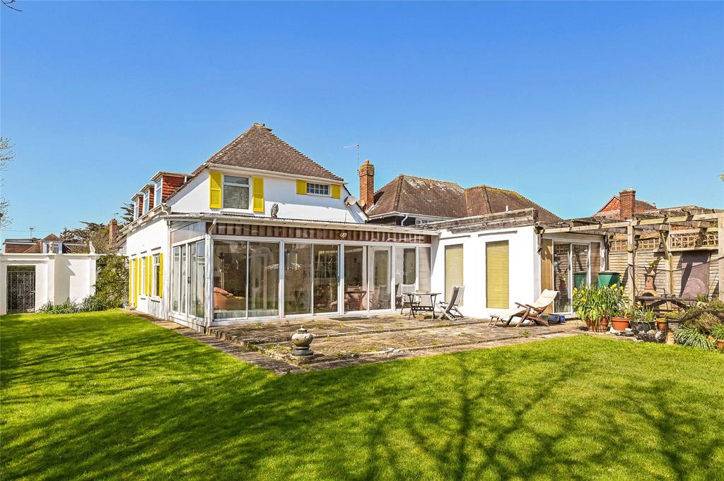 Summerley Lane, Felpham, West Sussex, PO22 3 bed detached house for