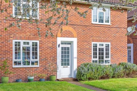 5 Gloucester Close, Thames Ditton, KT7 0EW