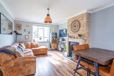 5 Gloucester Close, Thames Ditton, KT7 0EW