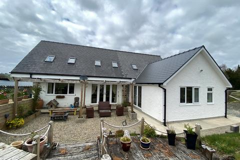6 bedroom property with land for sale, Llwynygroes, Tregaron, SY25