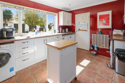 3 bedroom bungalow for sale - The Street, Sea Palling