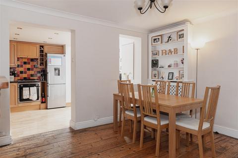 32 Diceland Road, Banstead, SM7 2ET