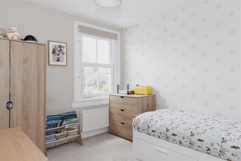 32 Diceland Road, Banstead, SM7 2ET