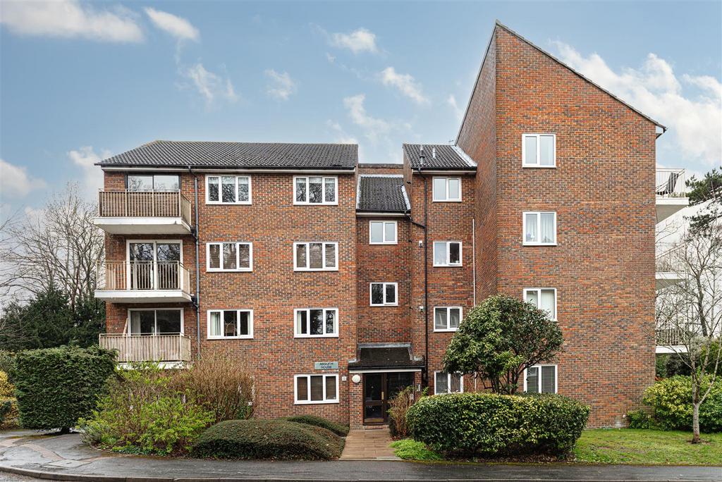 Dunnymans Road, Banstead SM7 2 bed apartment for sale £330,000