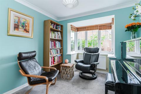 8 Johnsons Field, Olney, MK46 5JF
