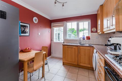 8 Johnsons Field, Olney, MK46 5JF