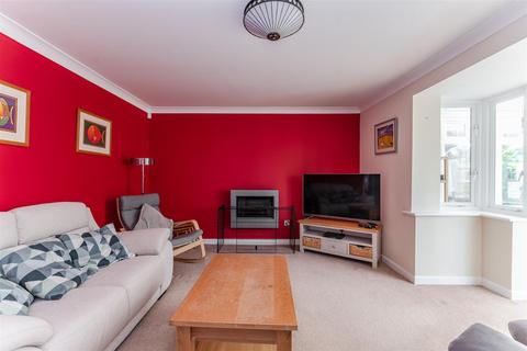 8 Johnsons Field, Olney, MK46 5JF