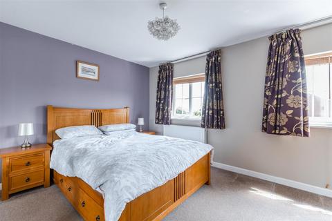 8 Johnsons Field, Olney, MK46 5JF