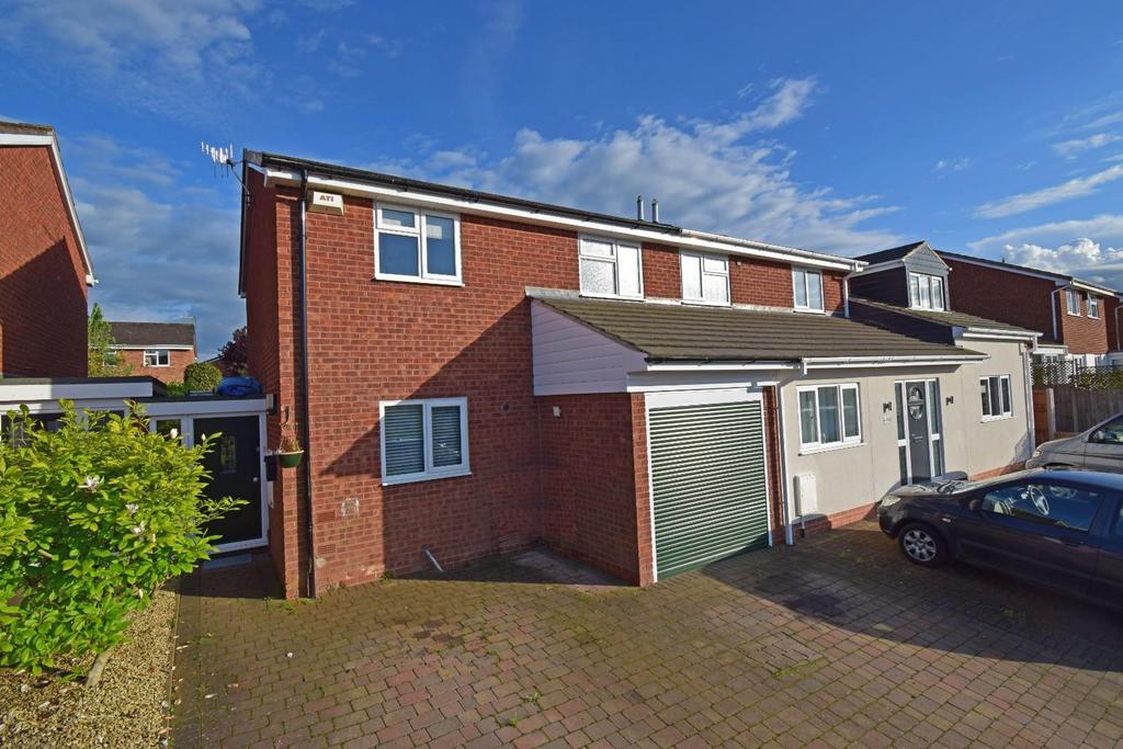 20 Buckfast Close, Friars Croft, Bromsgrove, Worcestershire, B61 7PE 3 bed semidetached house