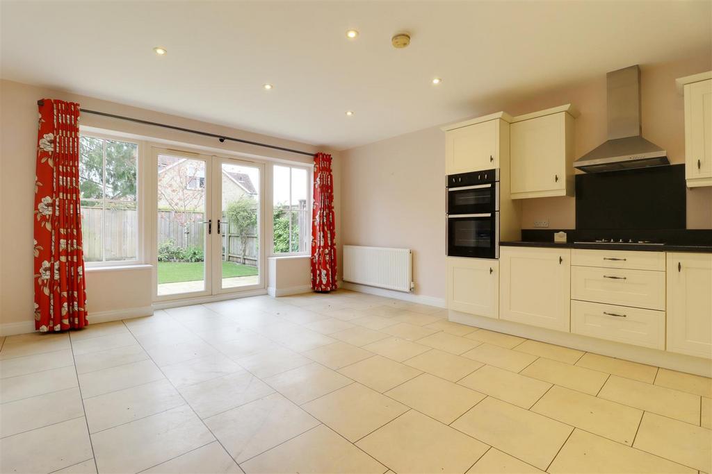 Harthill Close, Elloughton 3 bed detached house £1,250 pcm (£288 pw)