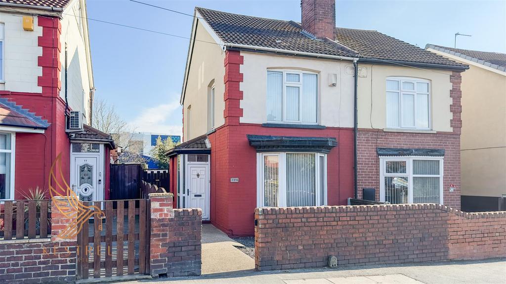 Barnsley Road, Pontefract WF9 3 bed semidetached house for sale £155,000