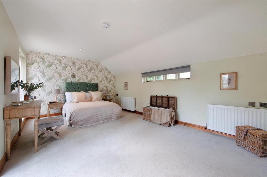 Bedroom 1.jpg