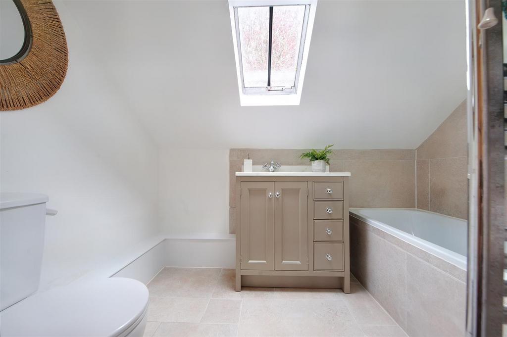 Bedroom 3 En-suite.jpg