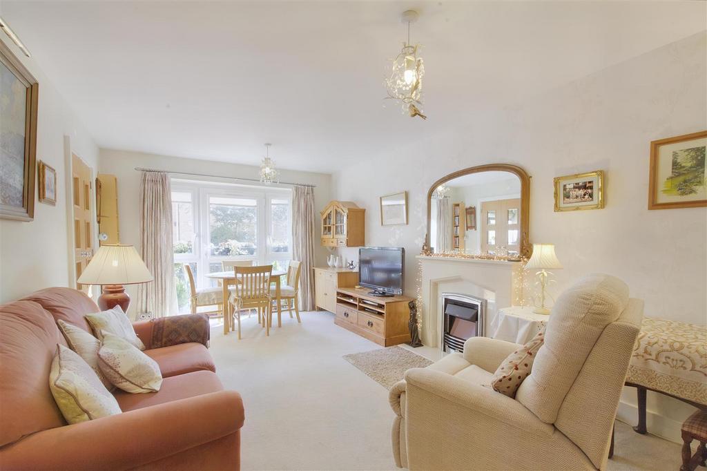8541681-interior07.JPG