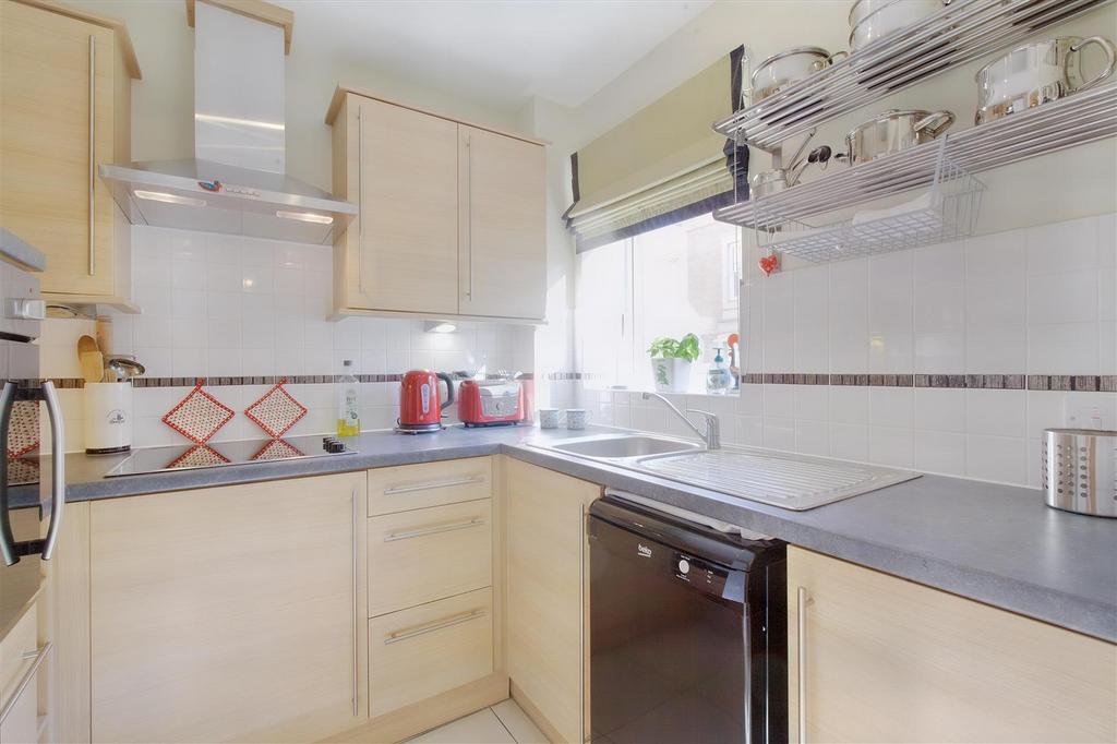 8541681-interior11.JPG