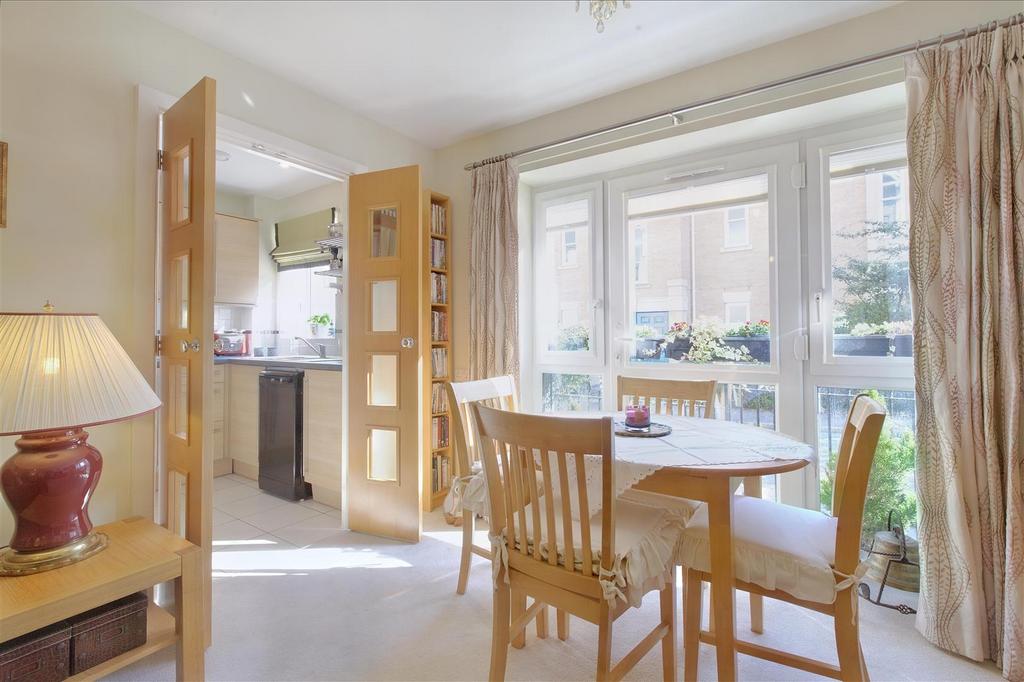 8541681-interior09.JPG
