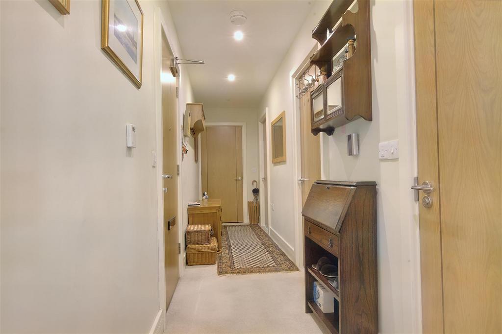 8541681-interior13.JPG