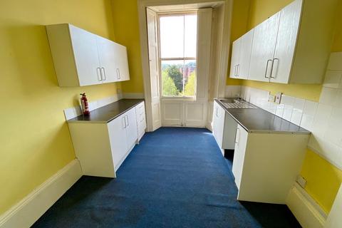 2 bedroom flat to rent, St. Peter Street, Tiverton, Devon