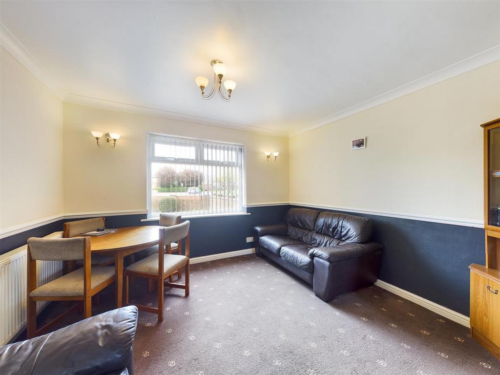 Dining room: