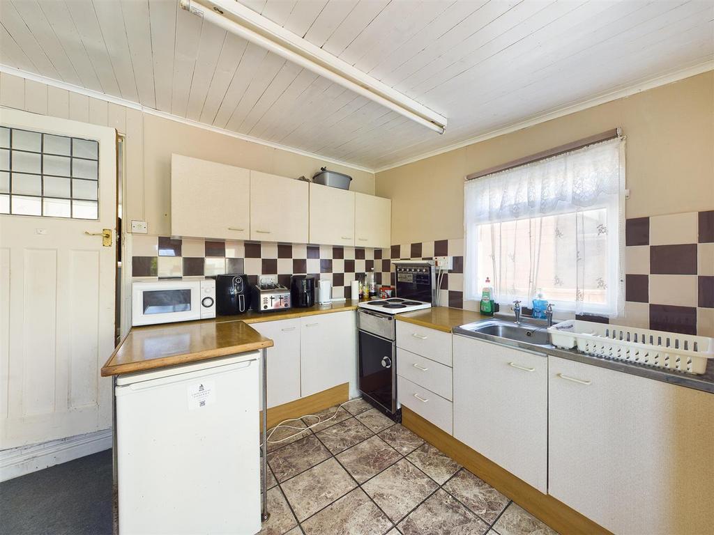 Kitchen: