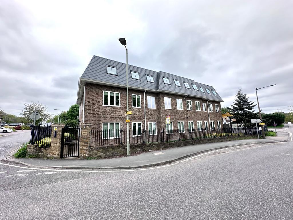 Station Road, Cuffley, Potters Bar 2 bed apartment £1,600 pcm (£369 pw)