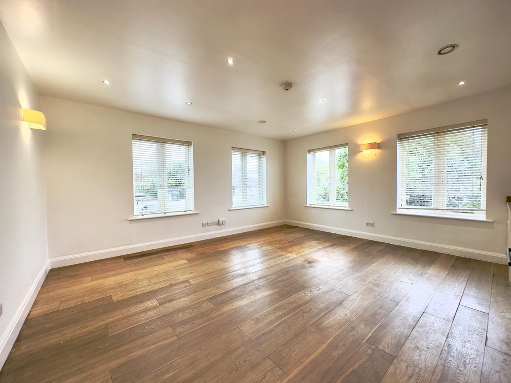 Station Road, Cuffley, Potters Bar 2 bed apartment £1,600 pcm (£369 pw)