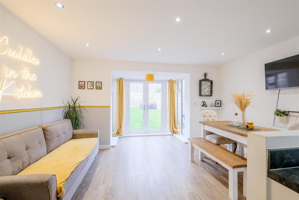 St. Matthews Close, Lightcliffe, Halifax 3 bed townhouse for sale £