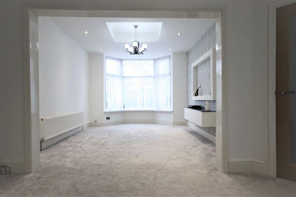 Glendene, Fecitt Brow, Blackburn.... 3 bed terraced house to rent £800 pcm (£185 pw)
