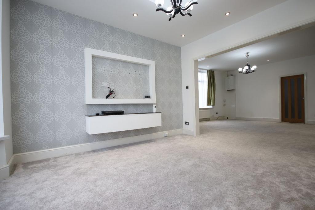 Glendene, Fecitt Brow, Blackburn.... 3 bed terraced house to rent £800 pcm (£185 pw)