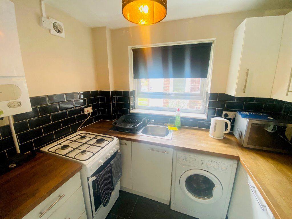 Norman Court, Chichester 1 bed flat £825 pcm (£190 pw)