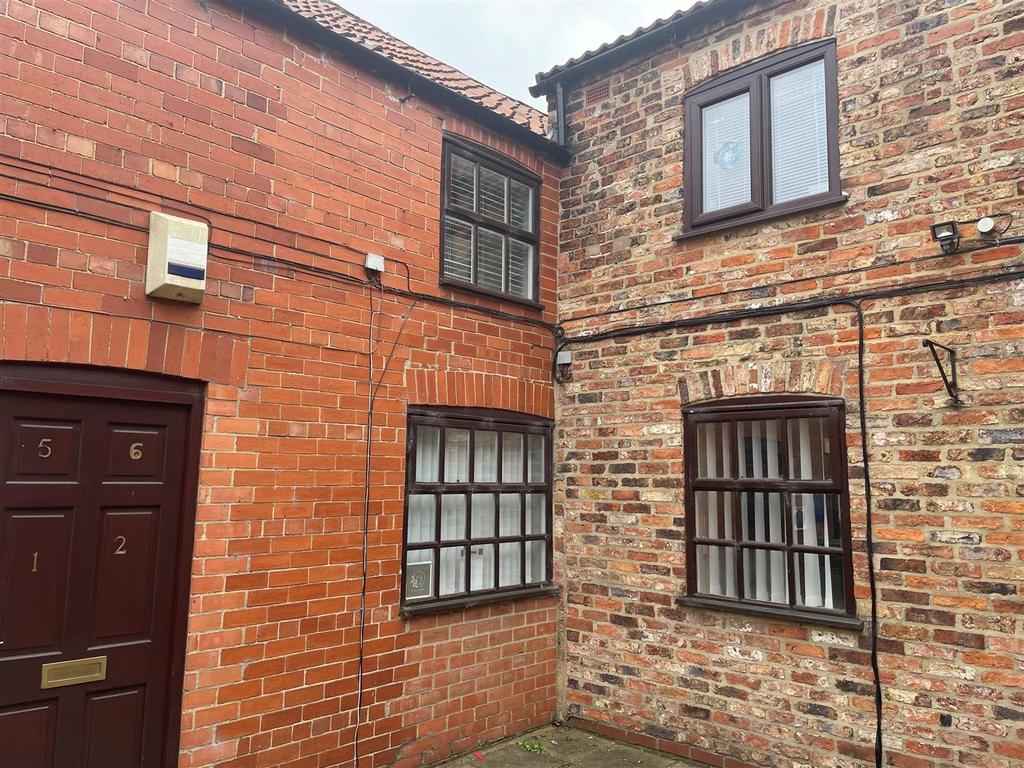 Market Place, Pocklington, York Property £250 pcm (£58 pw)