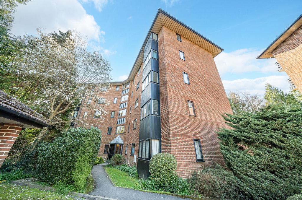 Glen Eyre Road, Bassett, Southampton, Hampshire, SO16 3 bed apartment
