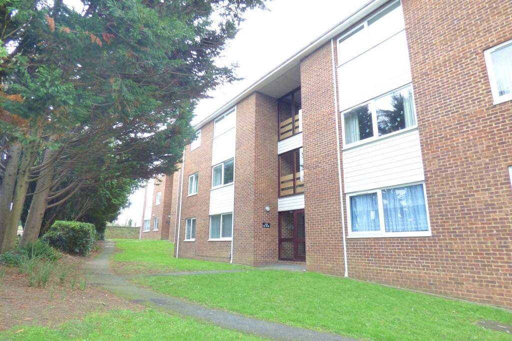Station Road, Crayford, Dartford, DA1... 2 bed apartment £1,250 pcm (£288 pw)