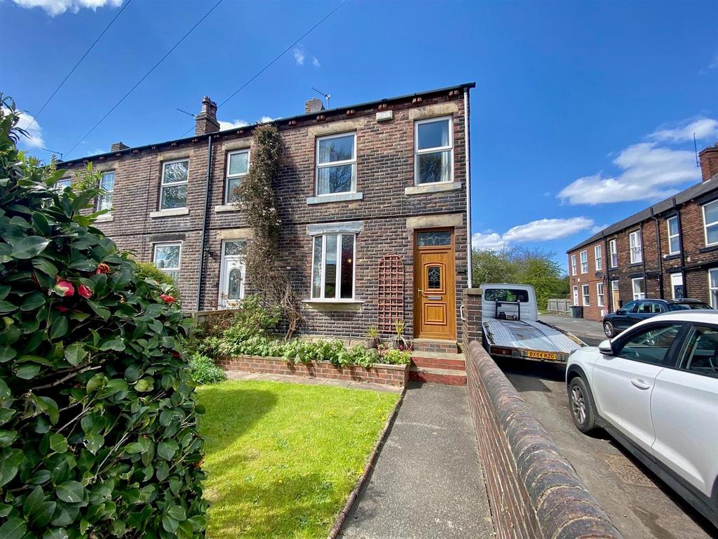 Old Bank Road, Mirfield 3 bed end of terrace house £115,000
