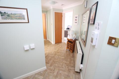 2 bedroom retirement property for sale, Harrison Close, Hitchin, SG4